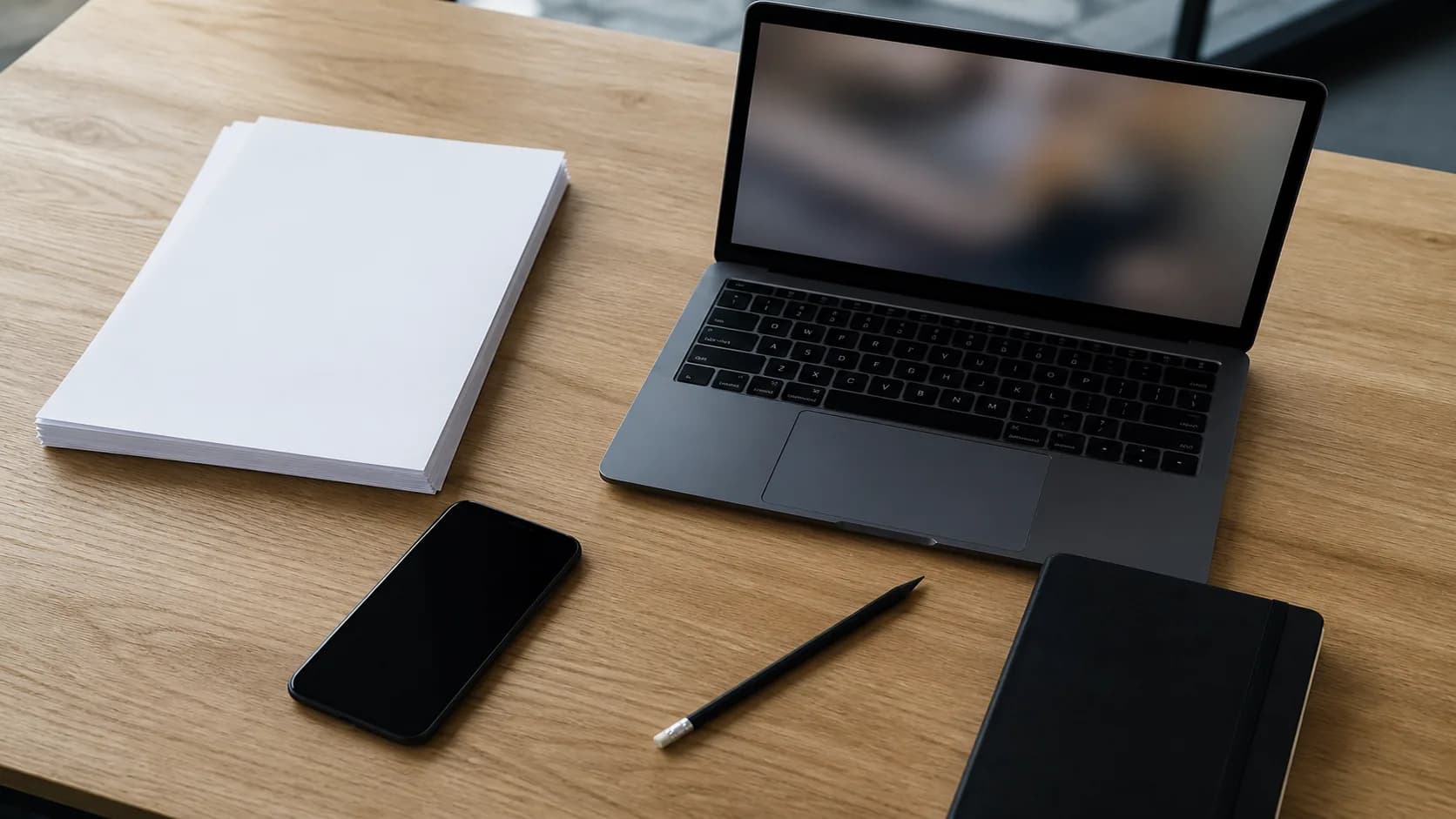 Flujo de oficina: notas del cliente, modo Chat o Work, y un entregable revisado antes de enviarlo