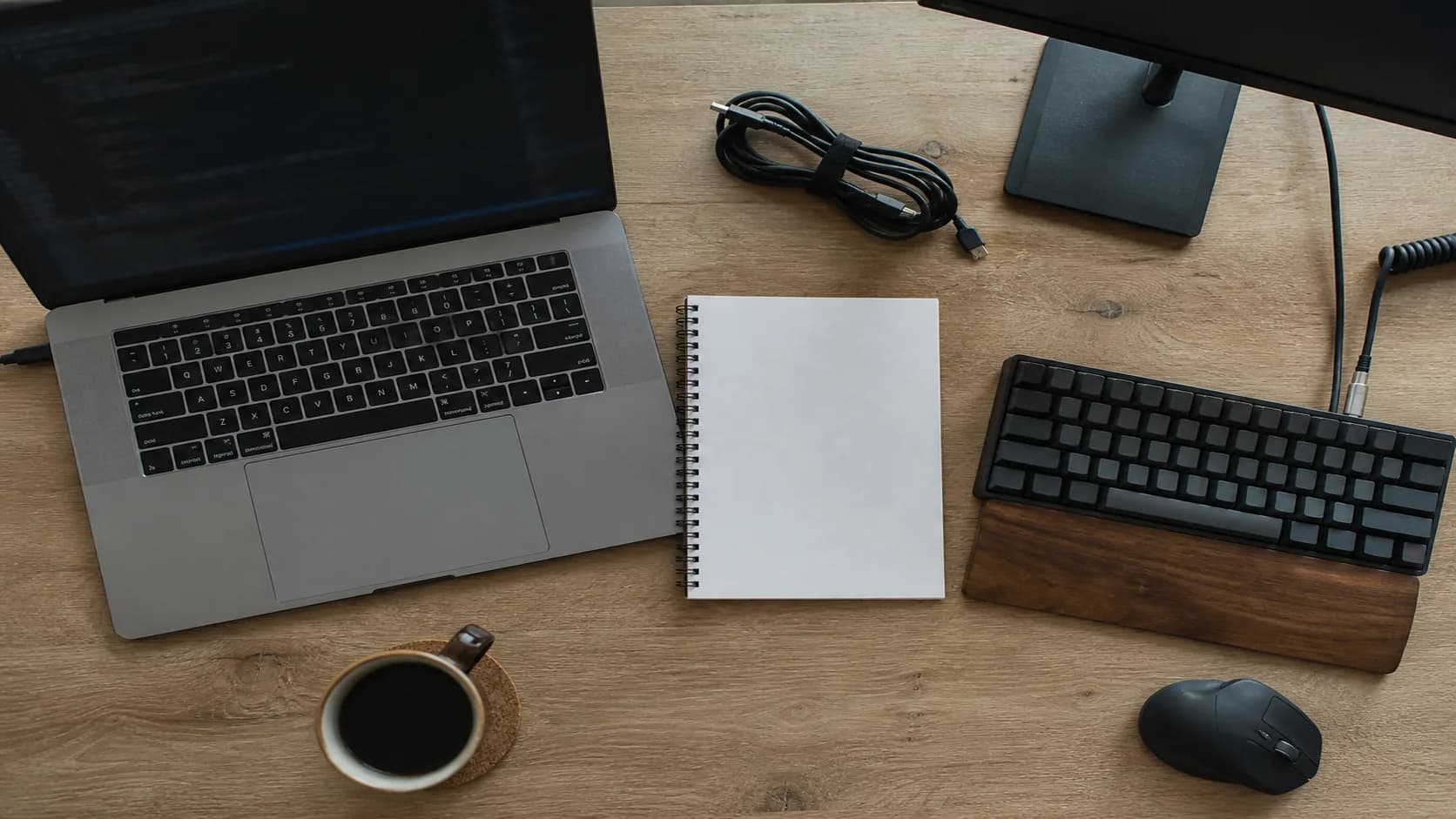 Flujo de trabajo en un escritorio: Tab para editar, Agent para una tarea, Git para el commit revisado